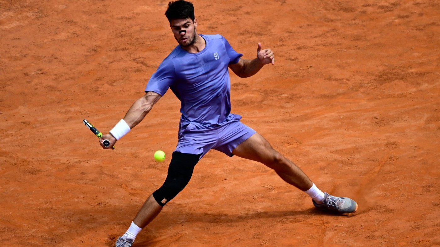Alcaraz evita el susto ante Khachanov