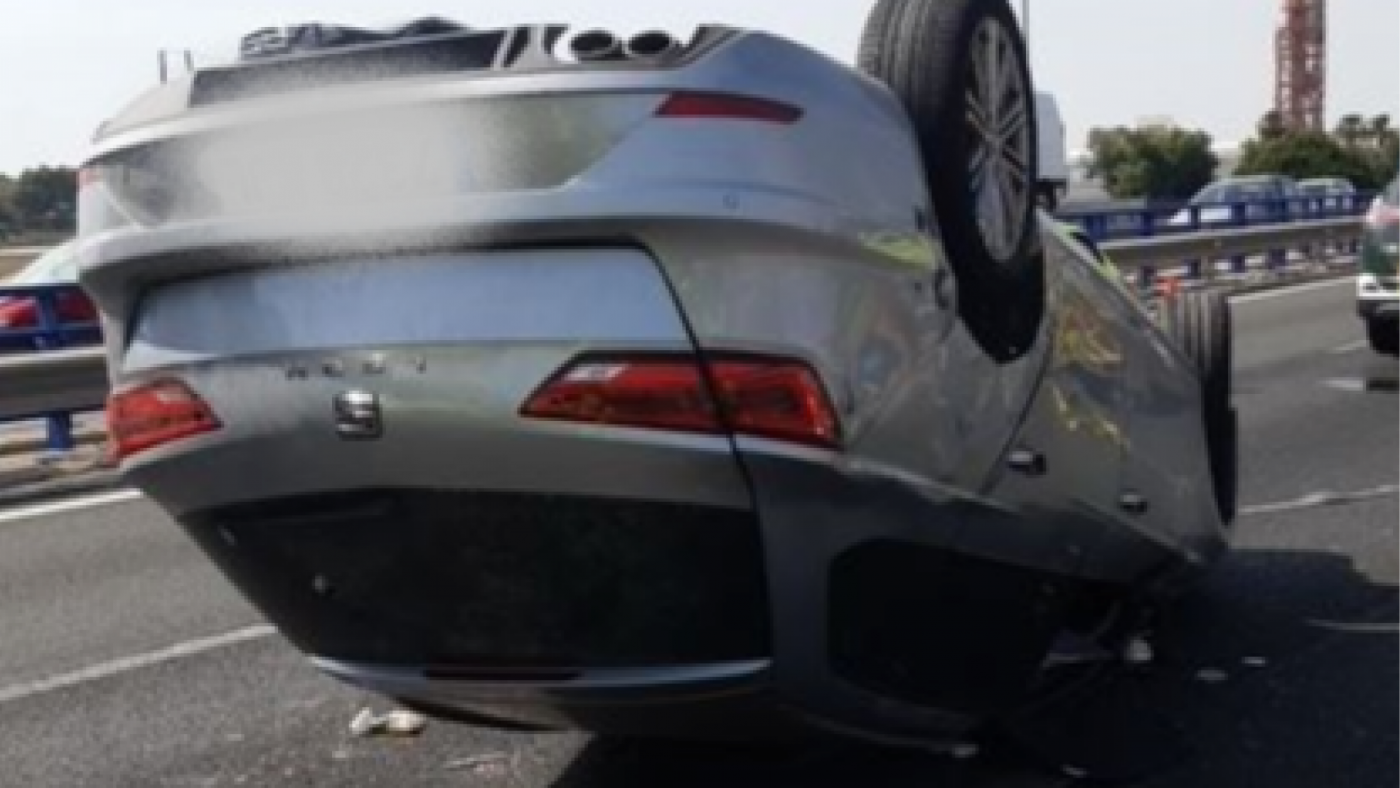 Cuatro heridos al volcar un coche en la autovía A 30 por Espinardo