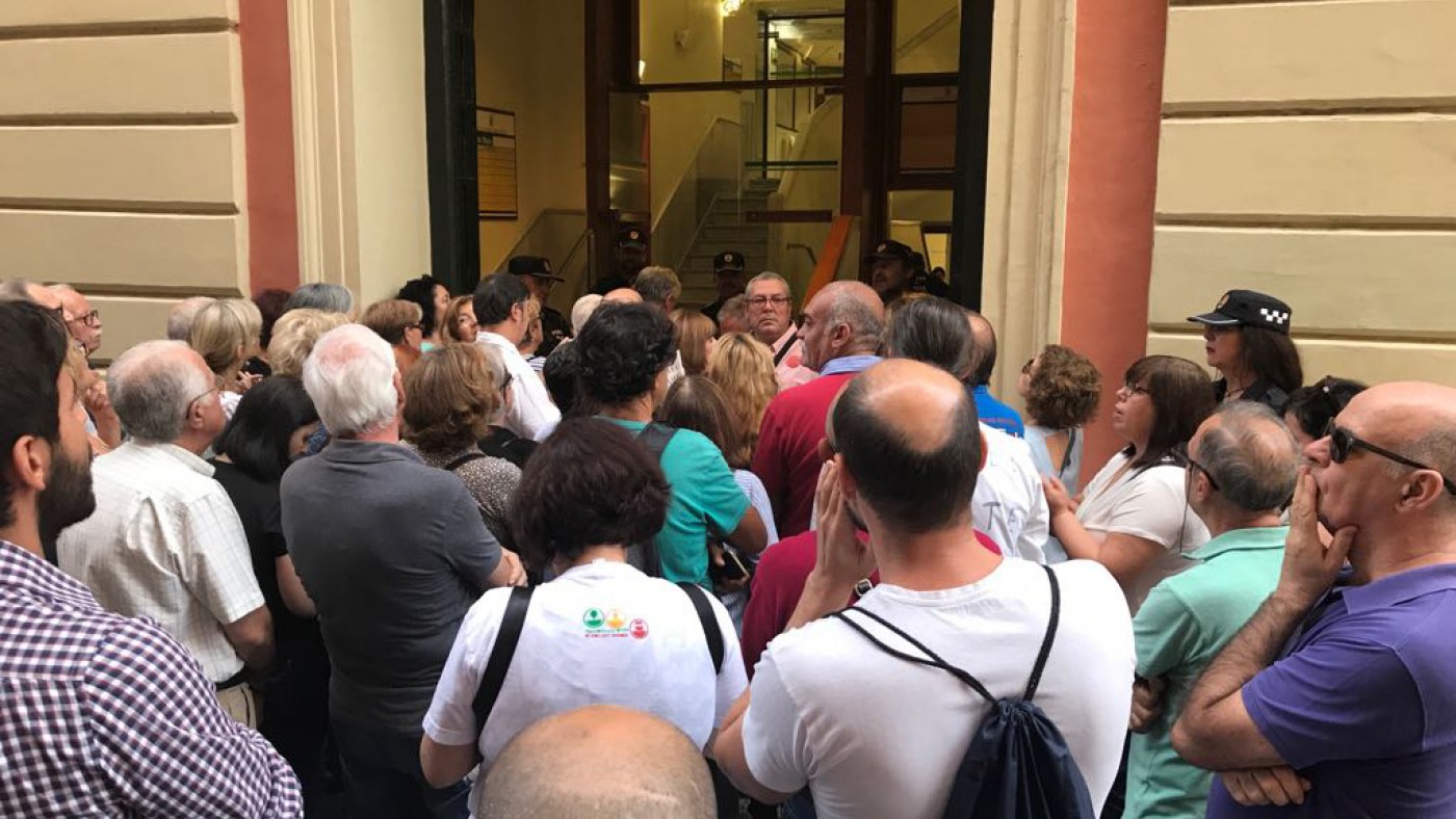 Protesta a las puertas del Ayuntamiento de Murcia