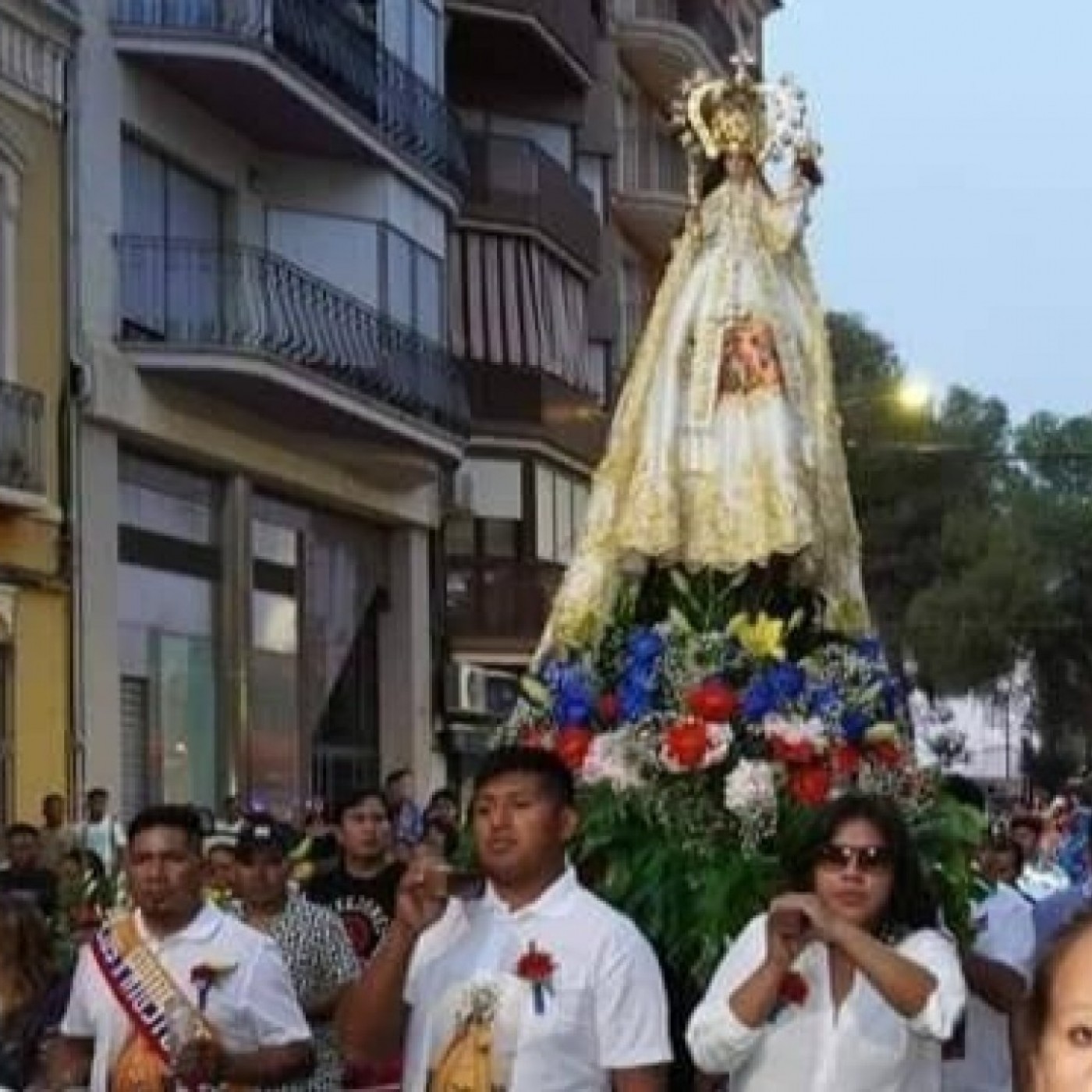 EL ROMPEOLAS T08C101 Los latinos de Jumilla celebran a la Virgen del Cisne (29/08/2026) episode artwork