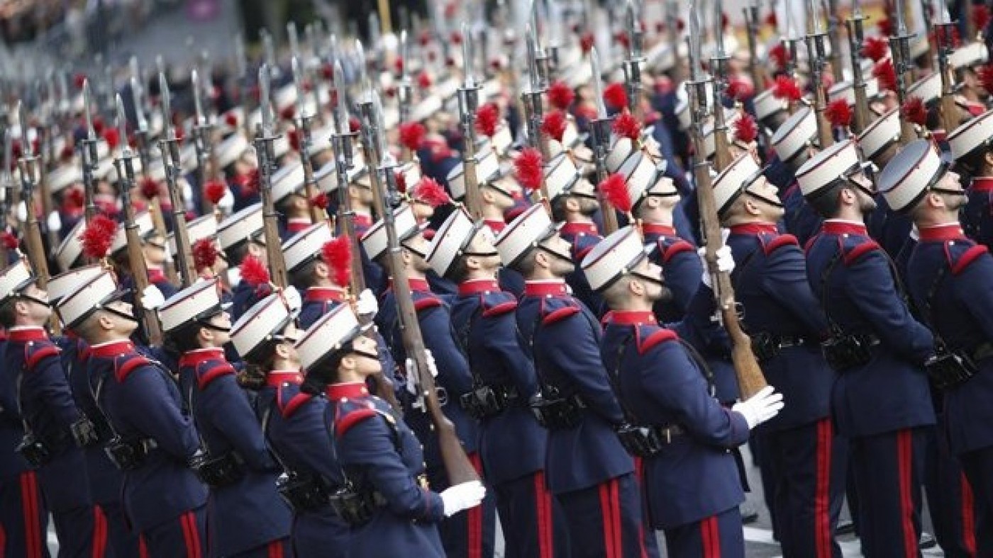 Plante de los militares suboficiales en el desfile de la Hispanidad del 12 de octubre