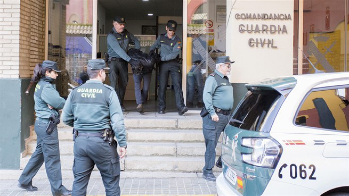 Bernardo Montoya, sale detenido de la Comandancia de la Guardia Civil