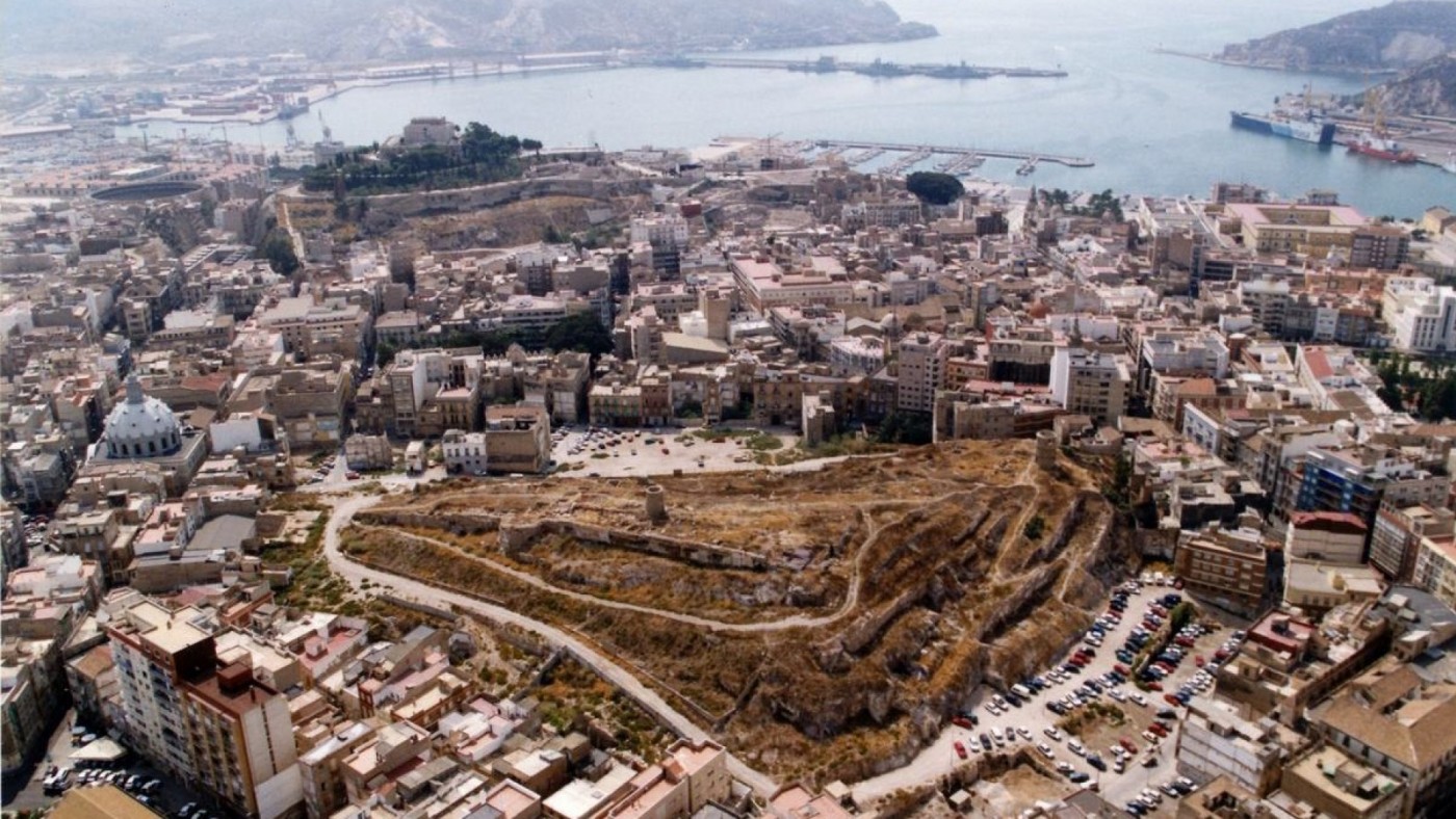 La Coordinadora para la Defensa del Cerro del Molinete pide la suspensión de las obras en la calle Morería Baja