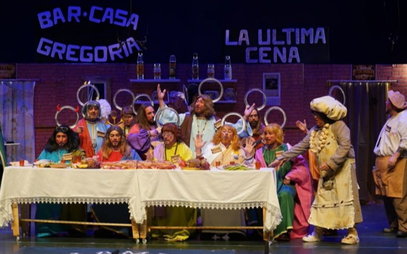 La chirigota de 'Los Robinsones de la Isla' , ganadora del concurso de Cartagena