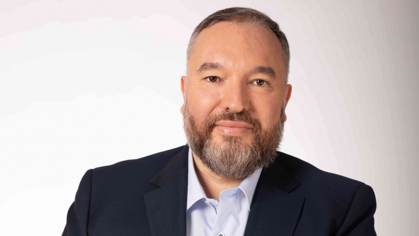 El científico español Román Orús compara el impacto de la inteligencia artificial con el programa que diseñó la bomba atómica