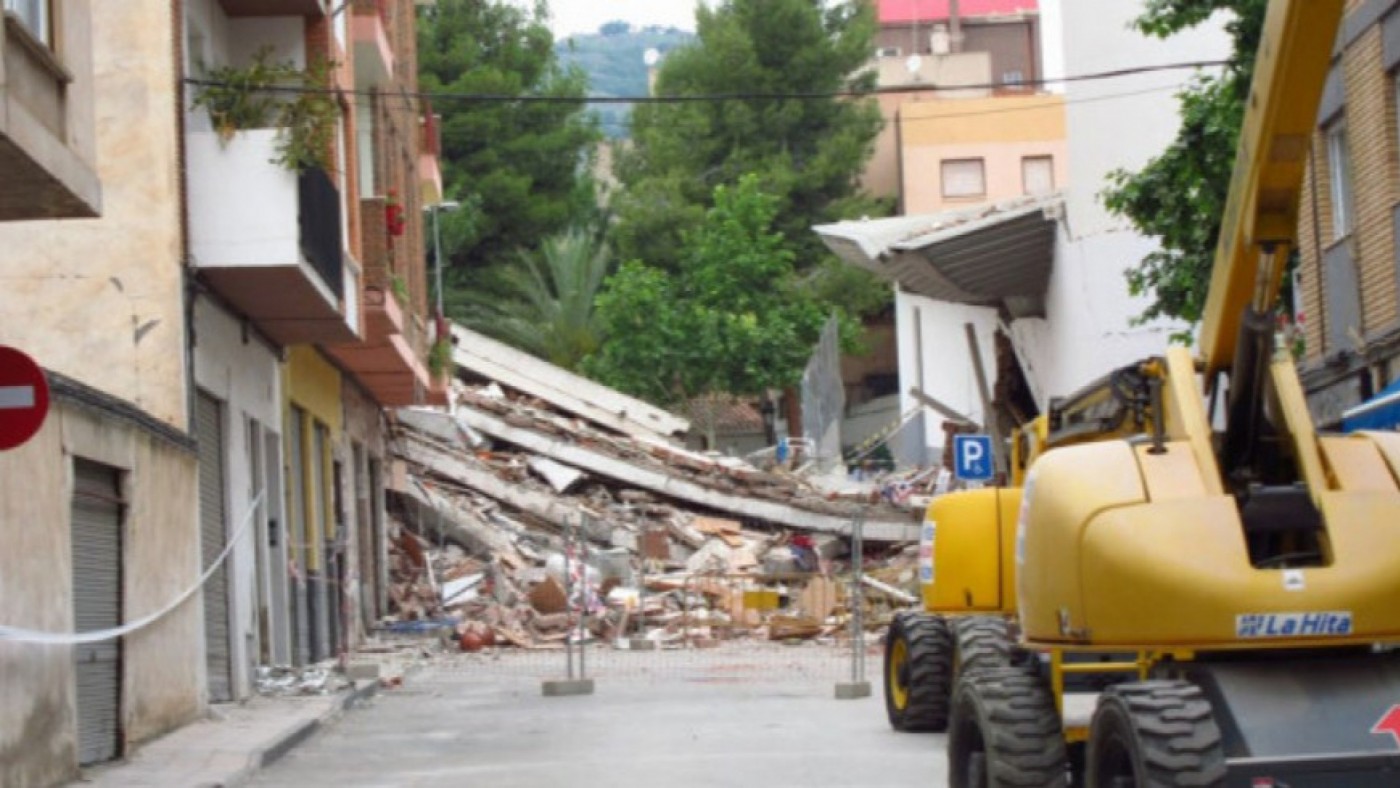 Imagen de una vivienda derribada tras el terremoto. EP