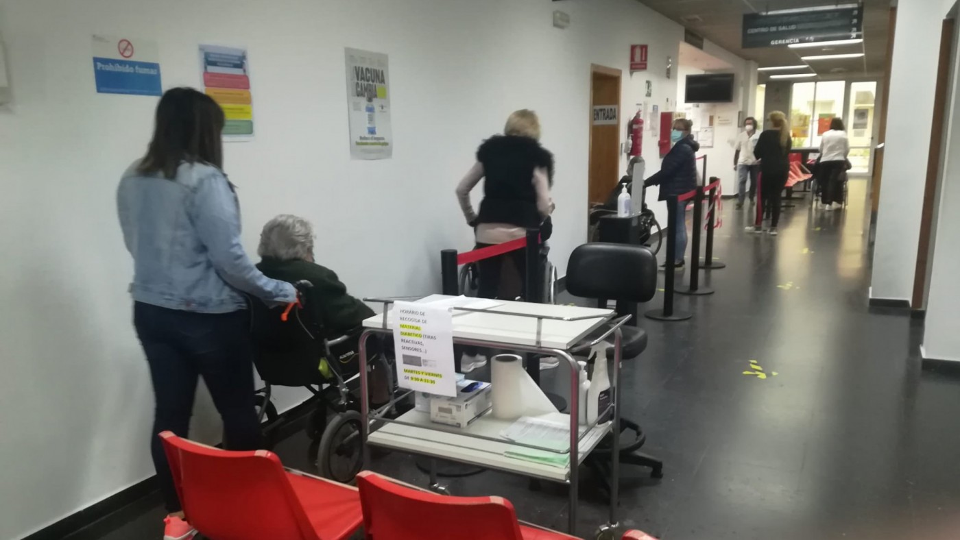 REPORTAJE: un día en la consulta de la doctora Mila Tomás en plena sexta ola