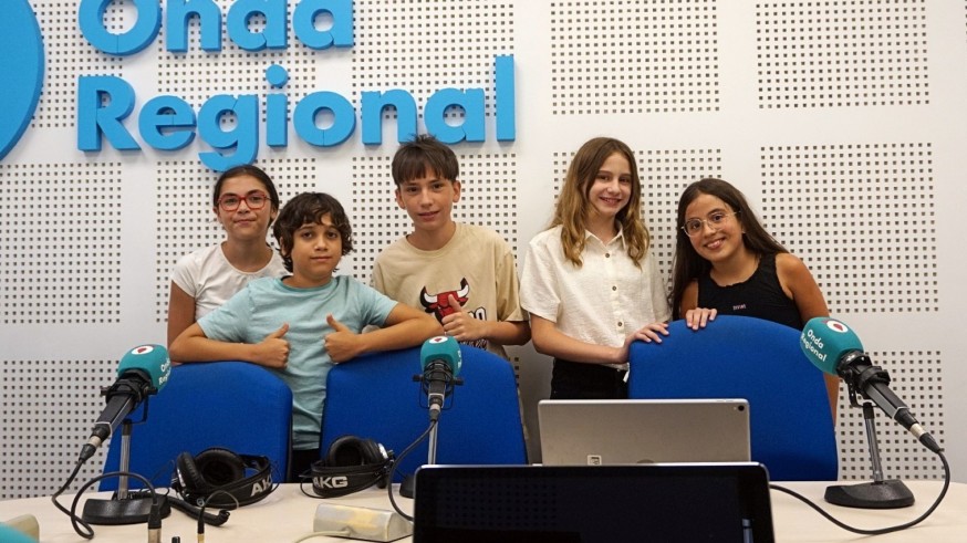 Nos visitan cinco menores de Villanueva del Río Segura, con quienes hablamos de sus aficiones y qué hacen en el verano, al terminar las clases