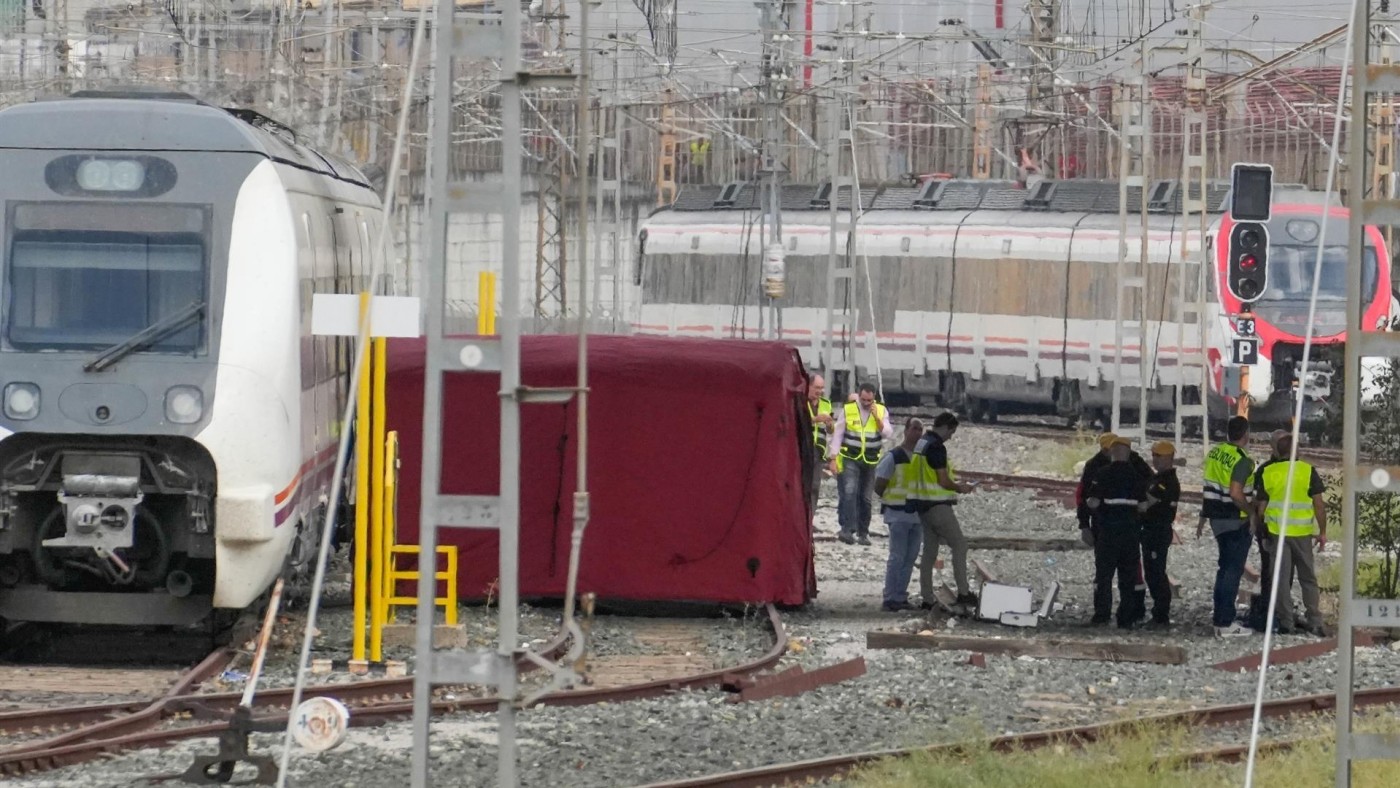 Los primeros indicios apuntan a que Álvaro Prieto se electrocutó al tocar la catenaria