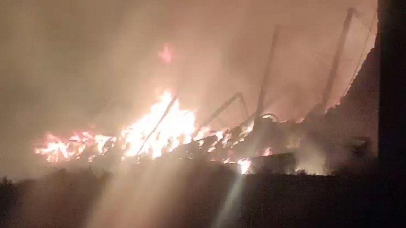 Arde un almacén de tomillo y romero en Fuente Álamo