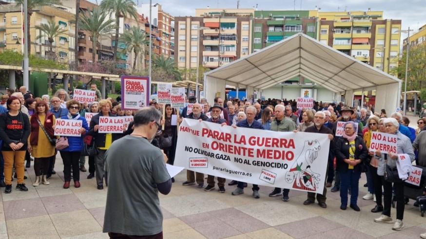 Colectivos de nueve localidades de la Región se suman a 'Parar la guerra'