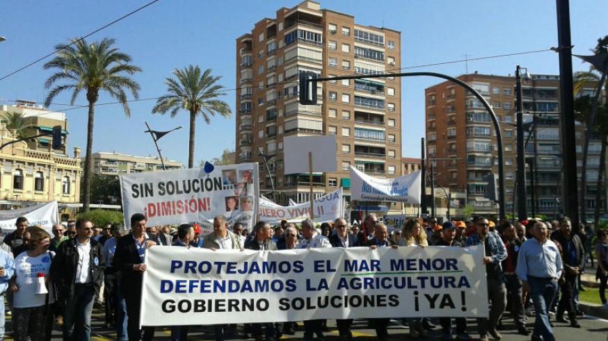 La protesta discurre por las calles de Murcia