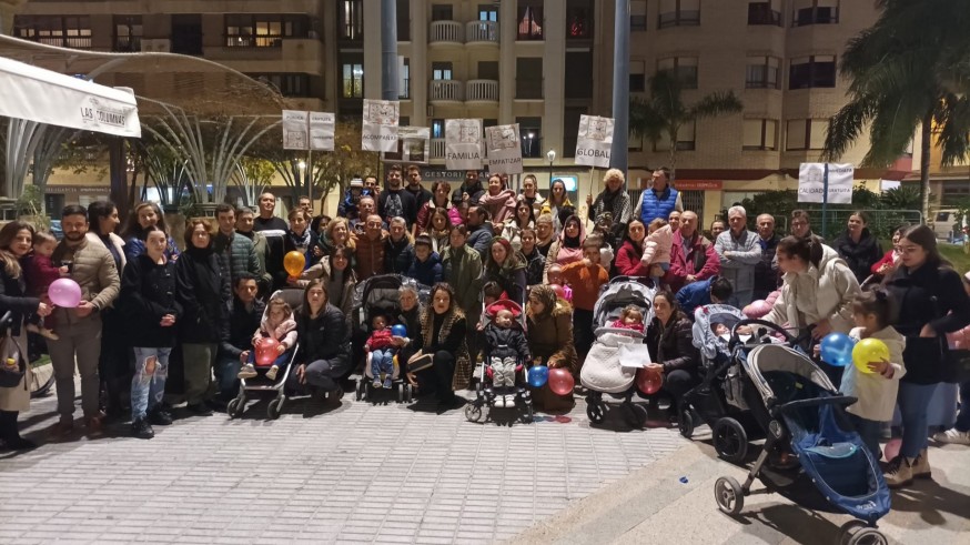 Un centenar de personas piden en Lorca más recursos para centros de atención temprana