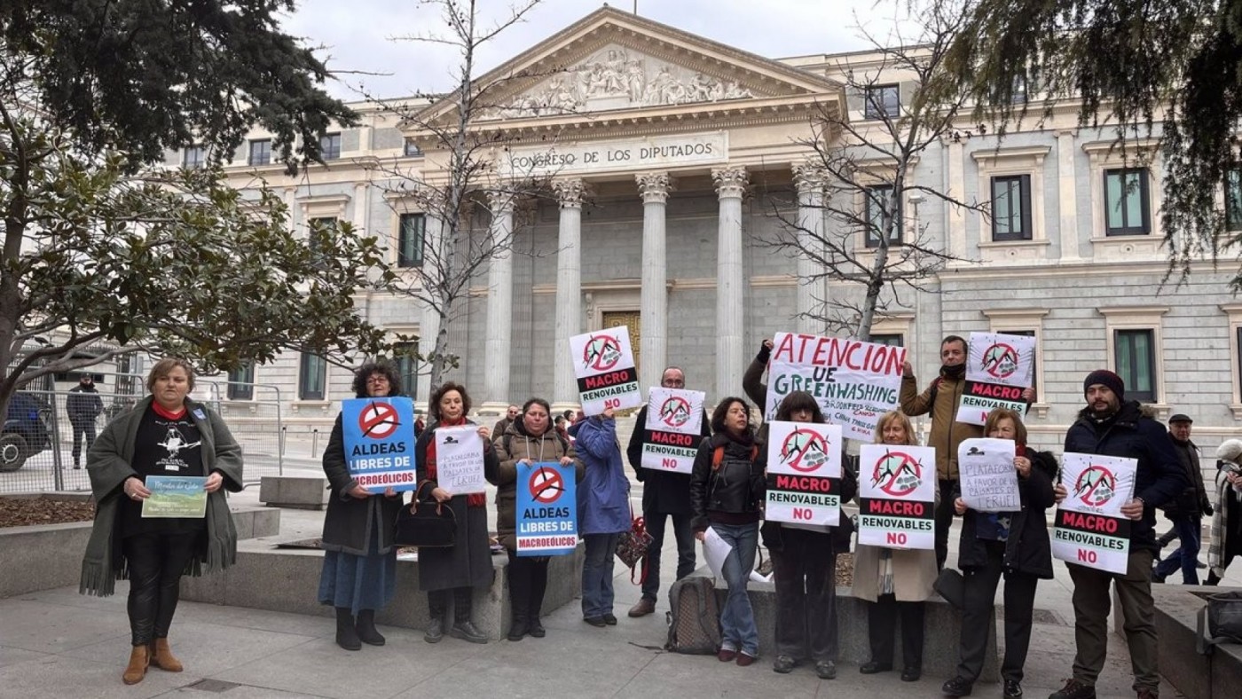 Protestan frente al Congreso contra la exención de evaluación ambiental a macroproyectos renovables
