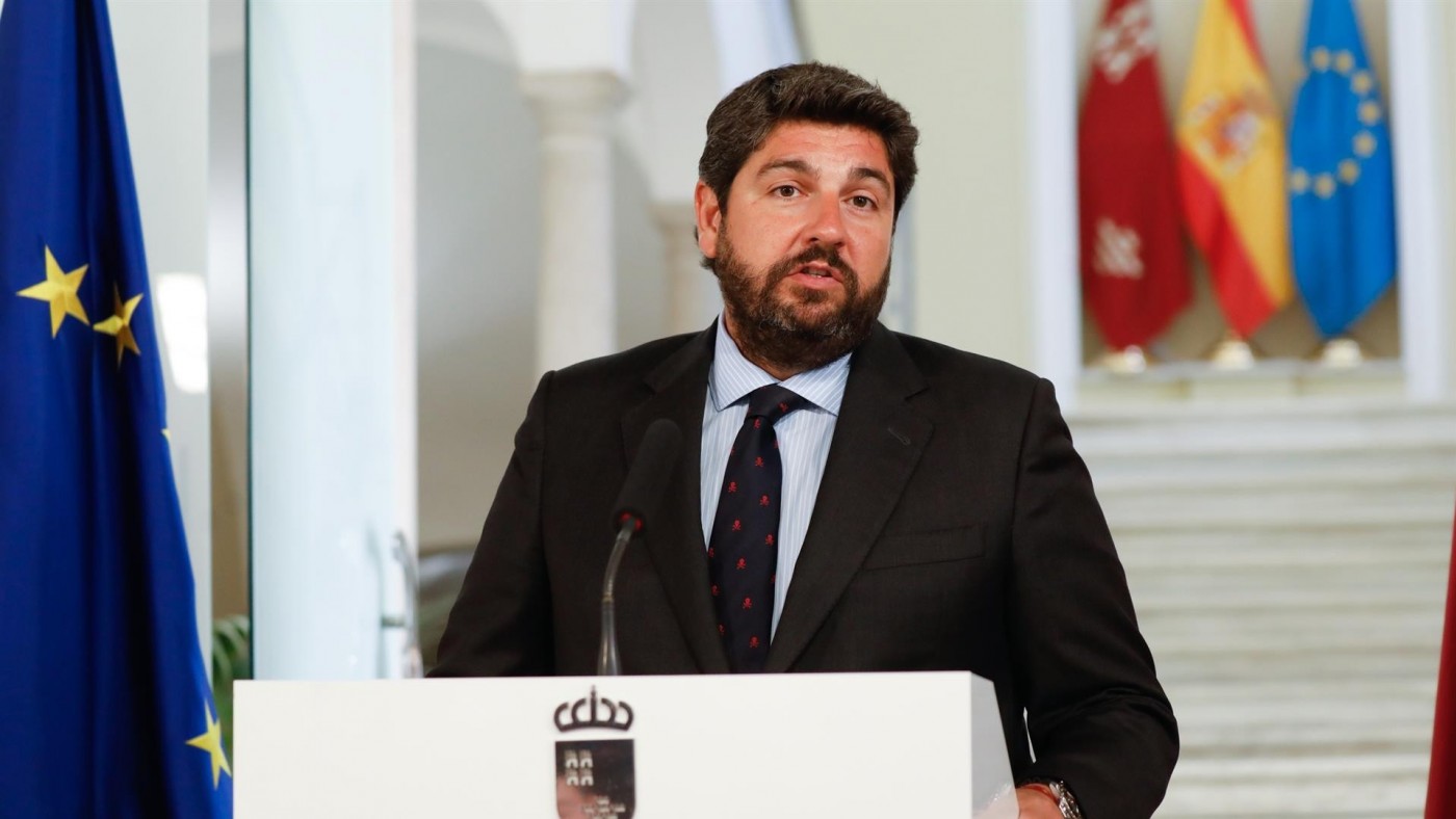 López Miras lamenta que "los españoles, con dinero público, vayamos a pagar la investidura de Illa"