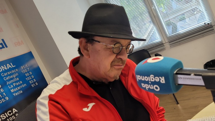 Con buen humor. ROPER y la radio