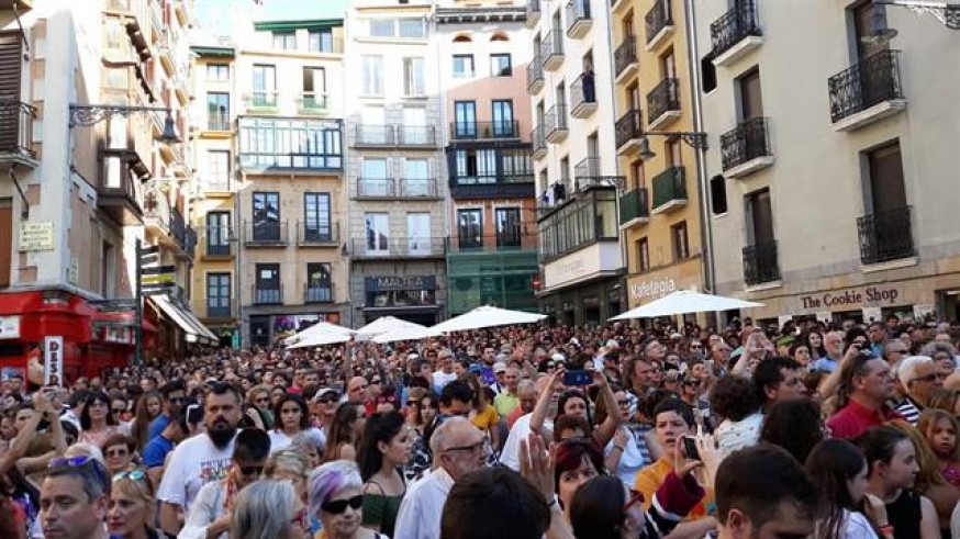 Multitudinaria concentración en Pamplona este jueves