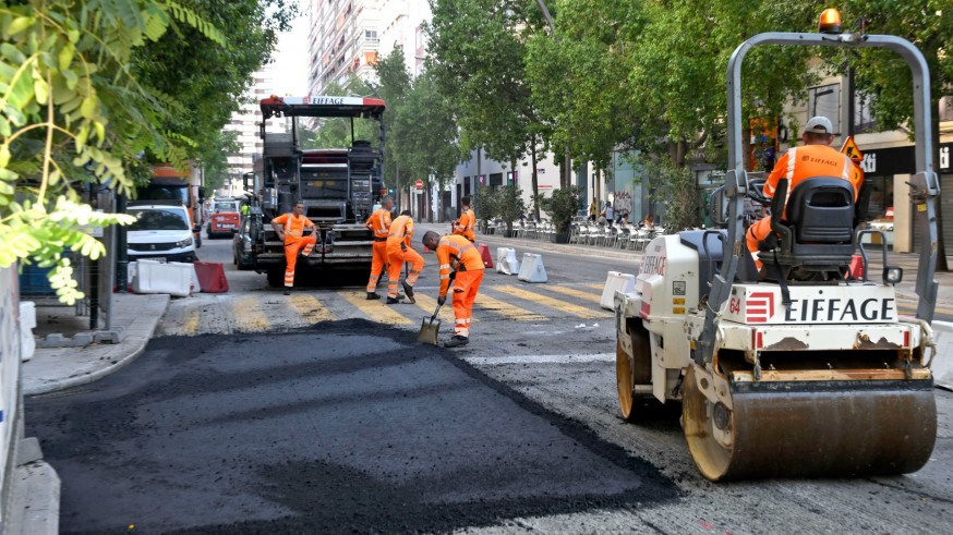 Arrancan los trabajos de aglomerado de 32.000 m2 en las calles del centro de Murcia