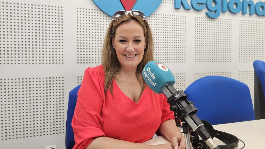 La cantante Isabel Ruíz presenta su canción sobre las Pitanzas de Librilla