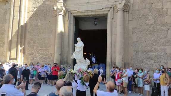 Llegada de la Virgen de la Inmaculada de Éfeso a la Basílica de la Purísima en Yecla, esta mañana. FOTO: ORM
