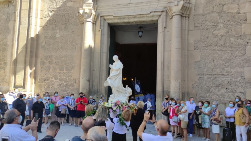 Llegada de la Virgen de la Inmaculada de Éfeso a la Basílica de la Purísima en Yecla, esta mañana. FOTO: ORM