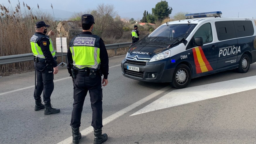 Esclarecen varios delitos tras la detención de dos varones que circulaban en un coche robado en Murcia