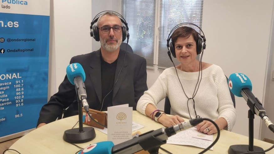En primera persona. Victoria Belmonte, trabajadora social, y Martín Correa, psicólogo