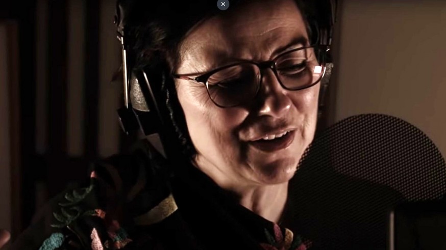 Fotograma del videoclip de la canción 'Te necesitas' de Magdalena Sánchez Blesa