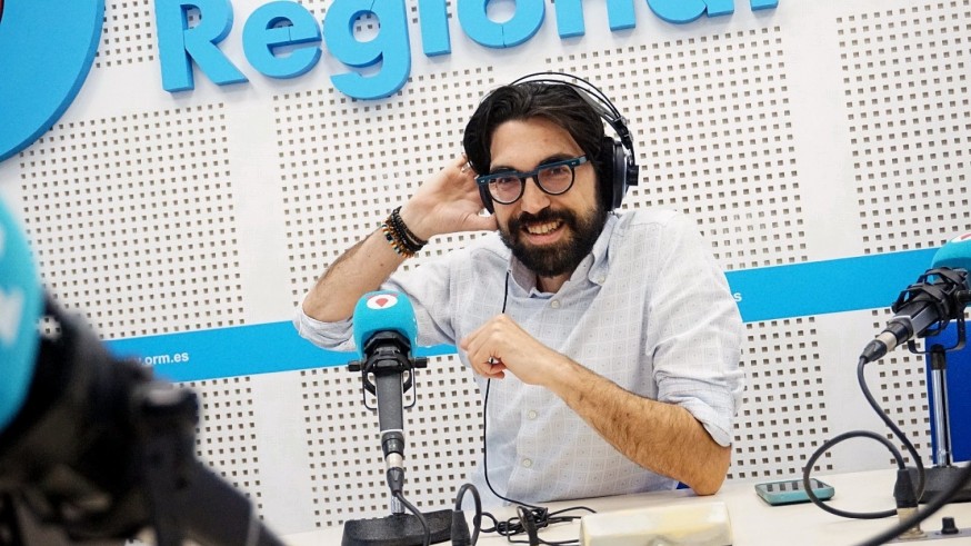 El backstage. Con Diego Garnés hablamos de moda, música y 'El diablo viste de Prada 2'