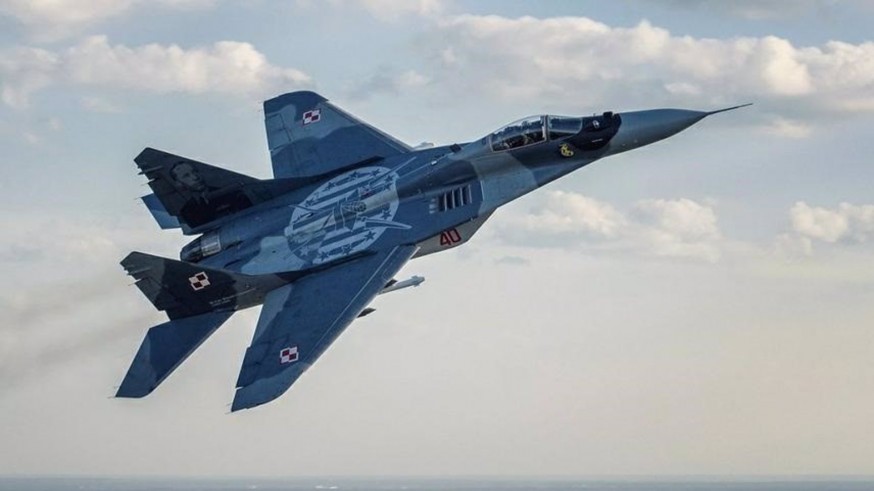 Estados Unidos y Polonia buscan la manera de proporcionar aviones de combate a Ucrania