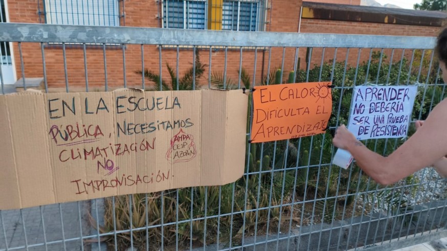 El calor obliga al colegio Azorín de Molinos Marfagones a permitir la salida anticipada de los alumnos