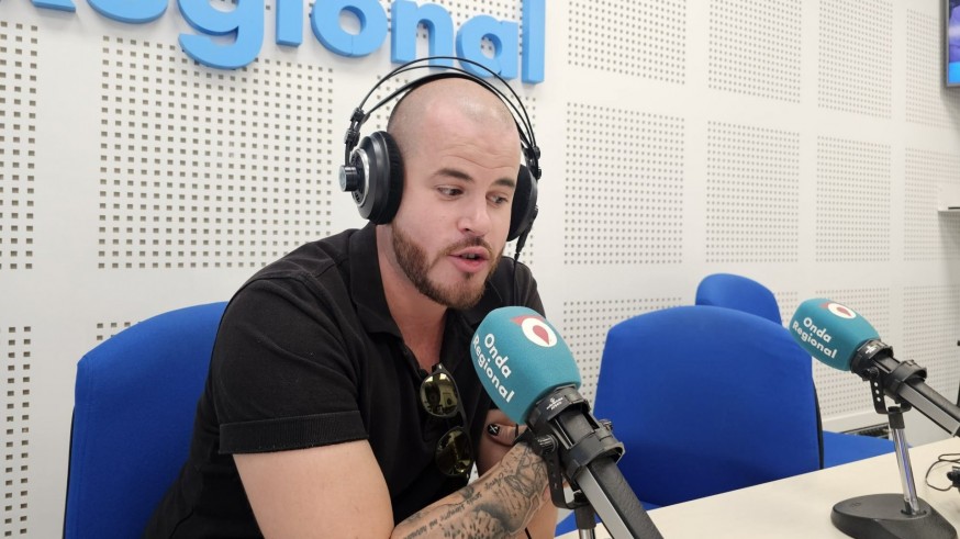 El mago Abraham Gallego termina su gira en el Teatro Bernal de El Palmar