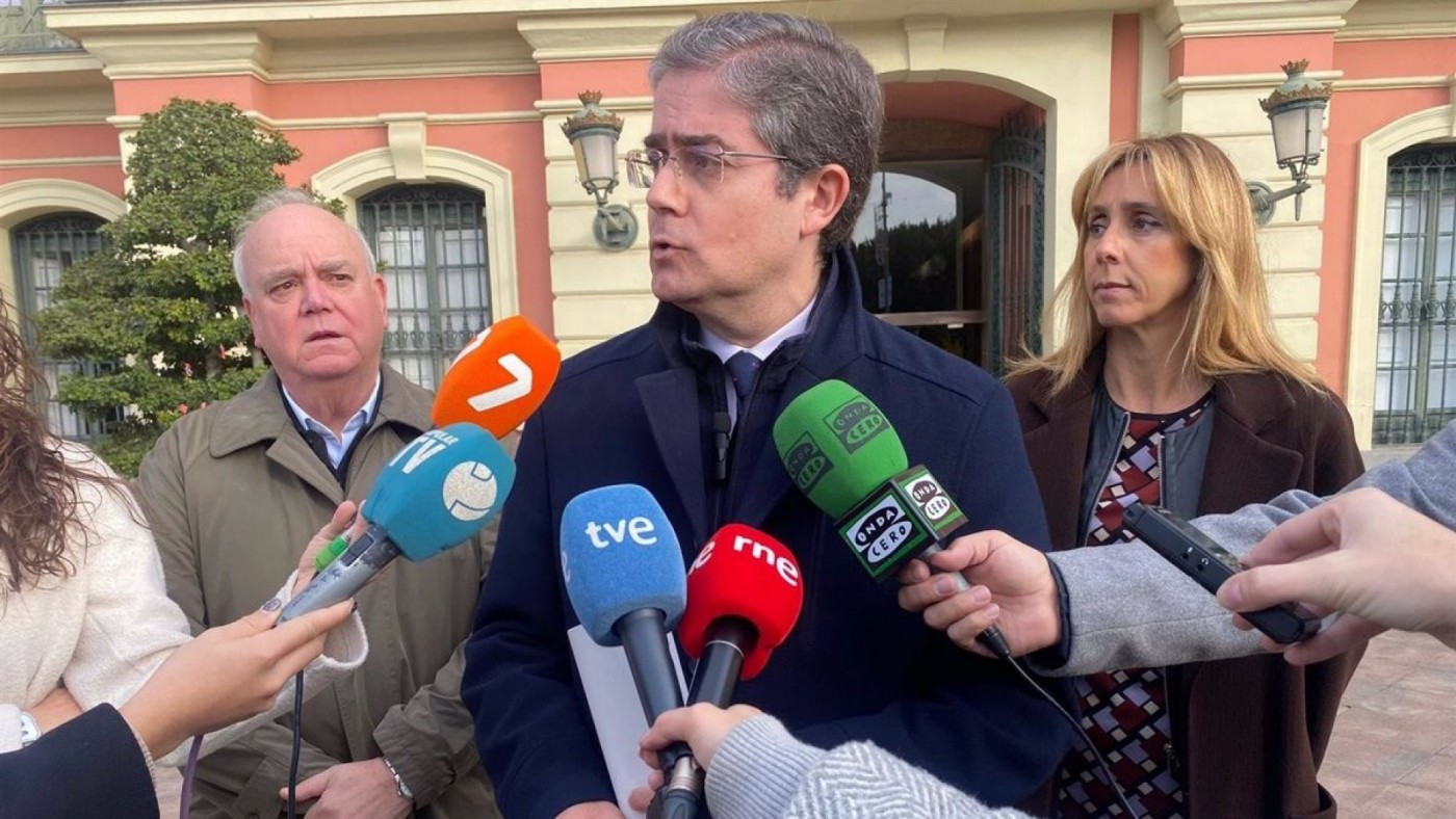 PP de Murcia: "Los técnicos municipales pidieron hasta en tres ocasiones la rescisión del contrato de las sillas antes de Navidad"