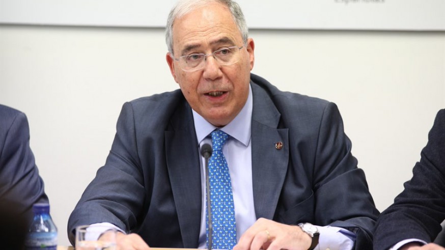 Roberto Fernández, presidente de la CRUE, en rueda de prensa
