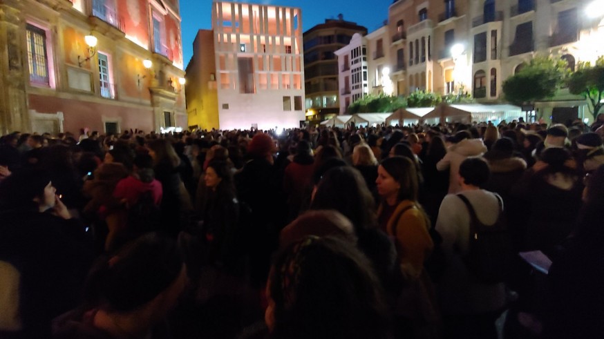 Ambiente anoche en la plaza del Cardenal Belluga en Murcia