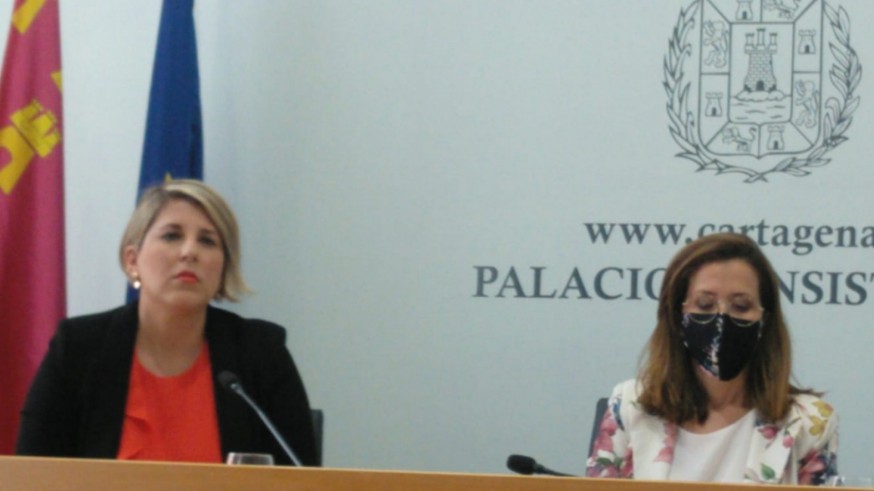 Noelia Arroyo junto a Ana Belén Castejón este jueves en rueda de prensa.
