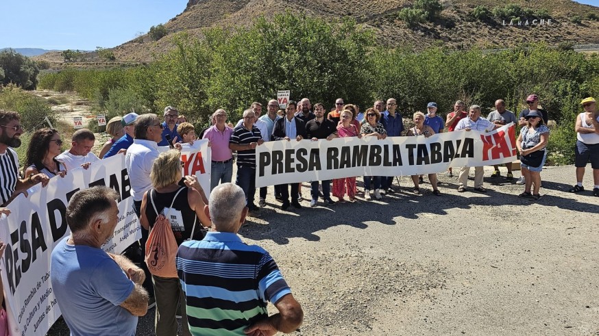 Concentración en la Rambla de Tabala de Beniel para que se agilicen las obras