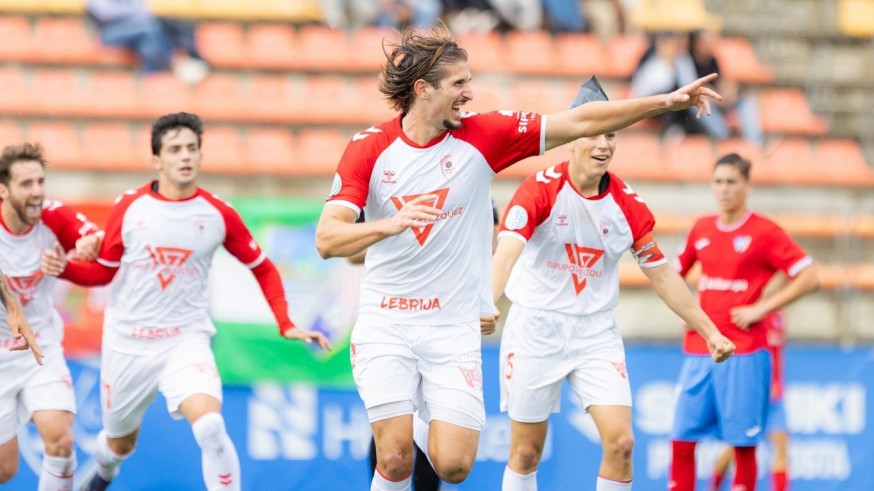 El Águilas refuerza su defensa con Álex Revuelta