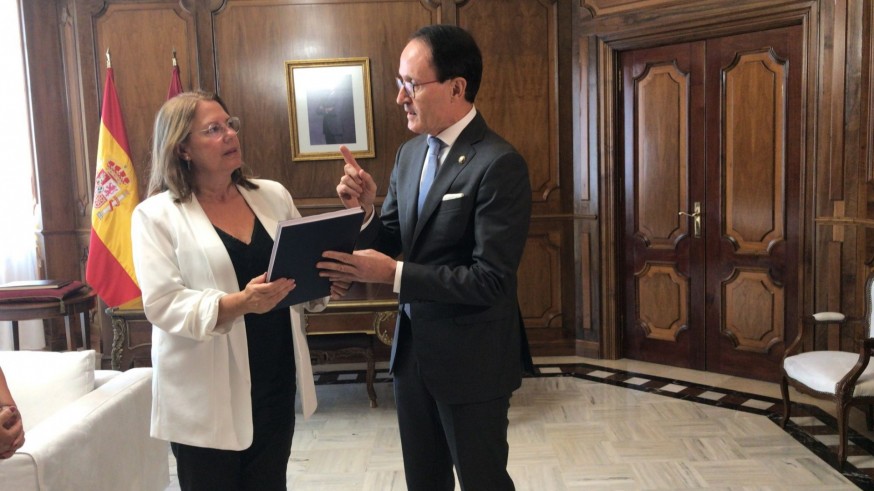 El fiscal jefe de la Región propone limitar el acceso a internet hasta los 16 años ante el aumento de delitos entre menores