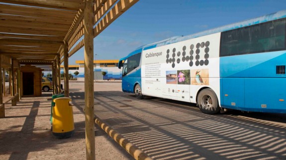 Servicio de autobuses en Calblanque el pasado año