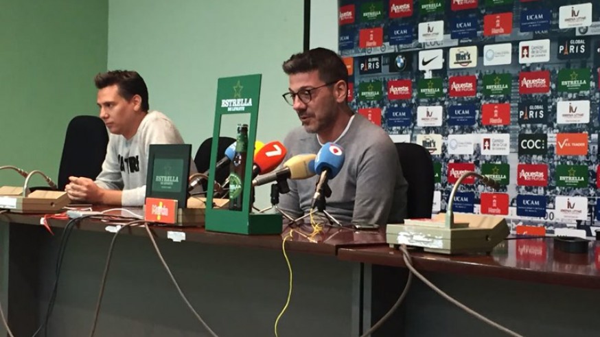 Fotis Katsikaris en rueda de prensa