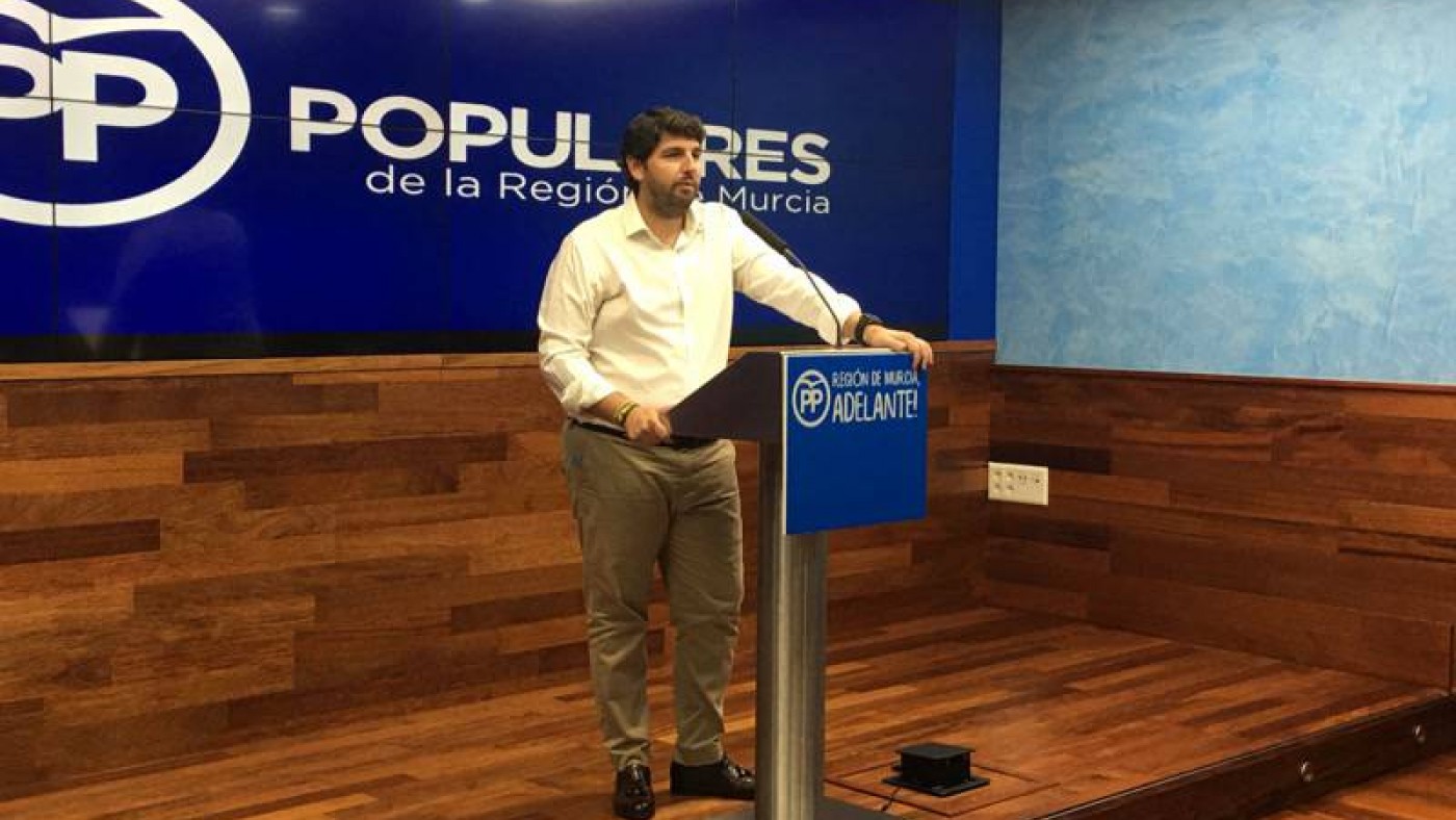 Fernando López Miras apoyando a Pablo Casado. PPRM