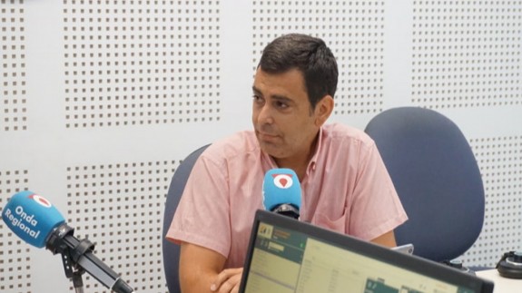 El Consejero de Fomento e Infraestructuras, José Ramón Díez de Revenga, en los estudios de Onda Regional