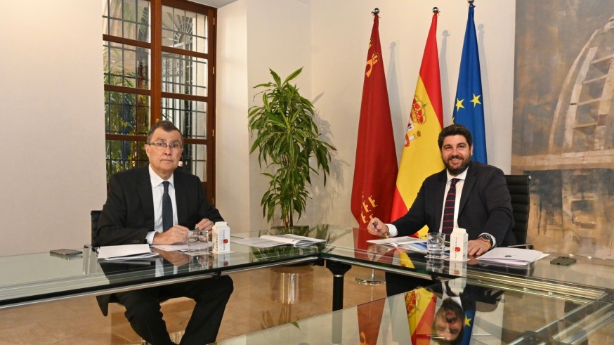 López Miras y Ballesta abordan la mejora del transporte y la movilidad en Murcia