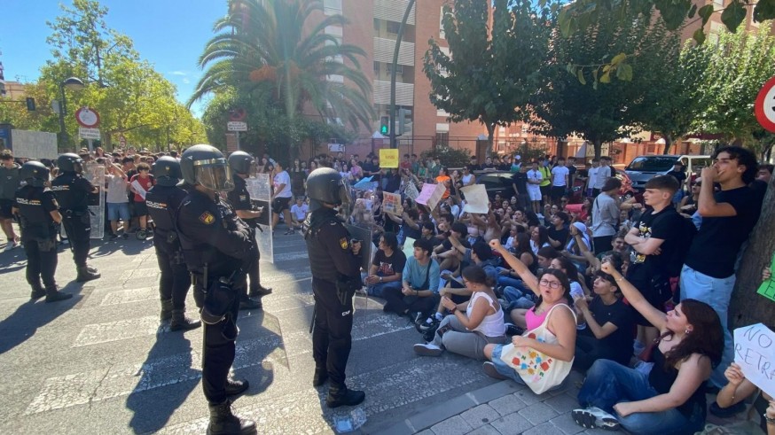 Tertulia joven. La nueva EBAU y las cargas policiales en Murcia