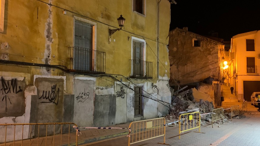 Colapsa parte de un edificio deshabitado en Caravaca