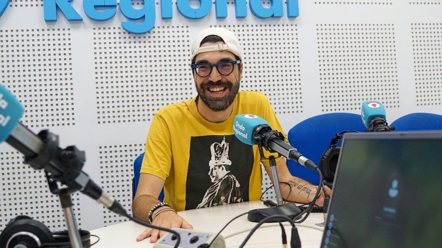 El backstage. Diego Garnés trae 6 canciones de menos de 2 minutos con The Smiths, Serrat, The Clash, Ramones, Chuck Berry y Jerry Lee Lewis