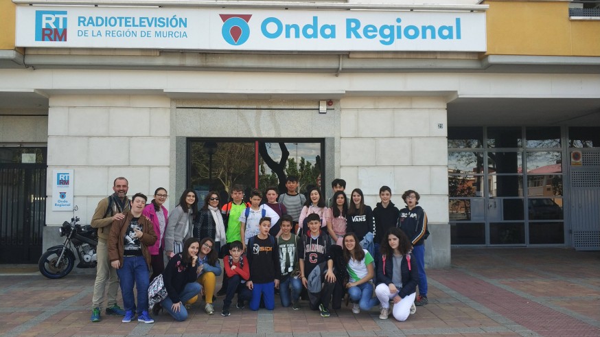 Alumnos del Ramón Arcas de Lorca en Onda Regional