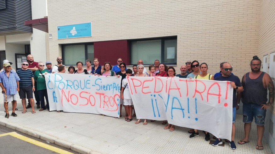 Vecinos del Llano del Beal protestan para que se restituya el servicio de pediatría en el centro de Salud