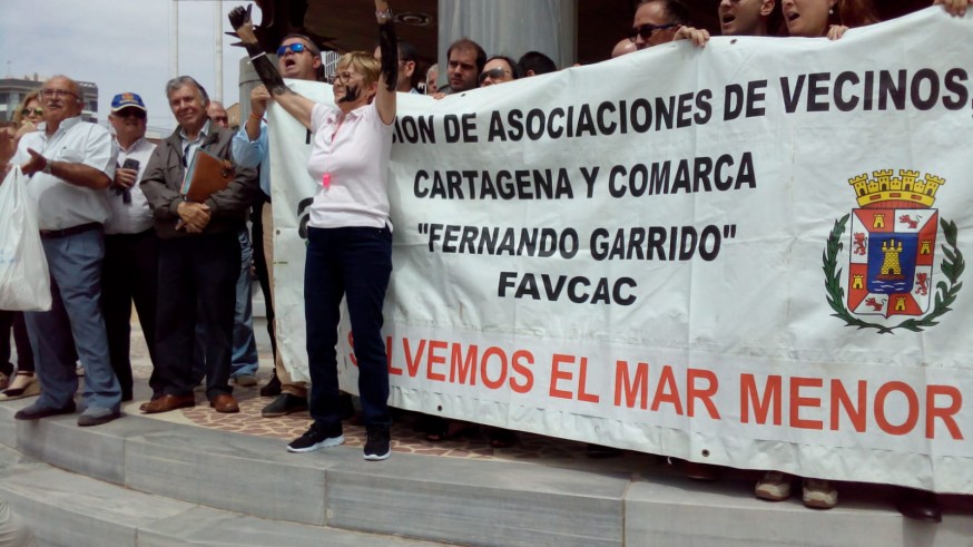 Protesta frente a la Asamblea